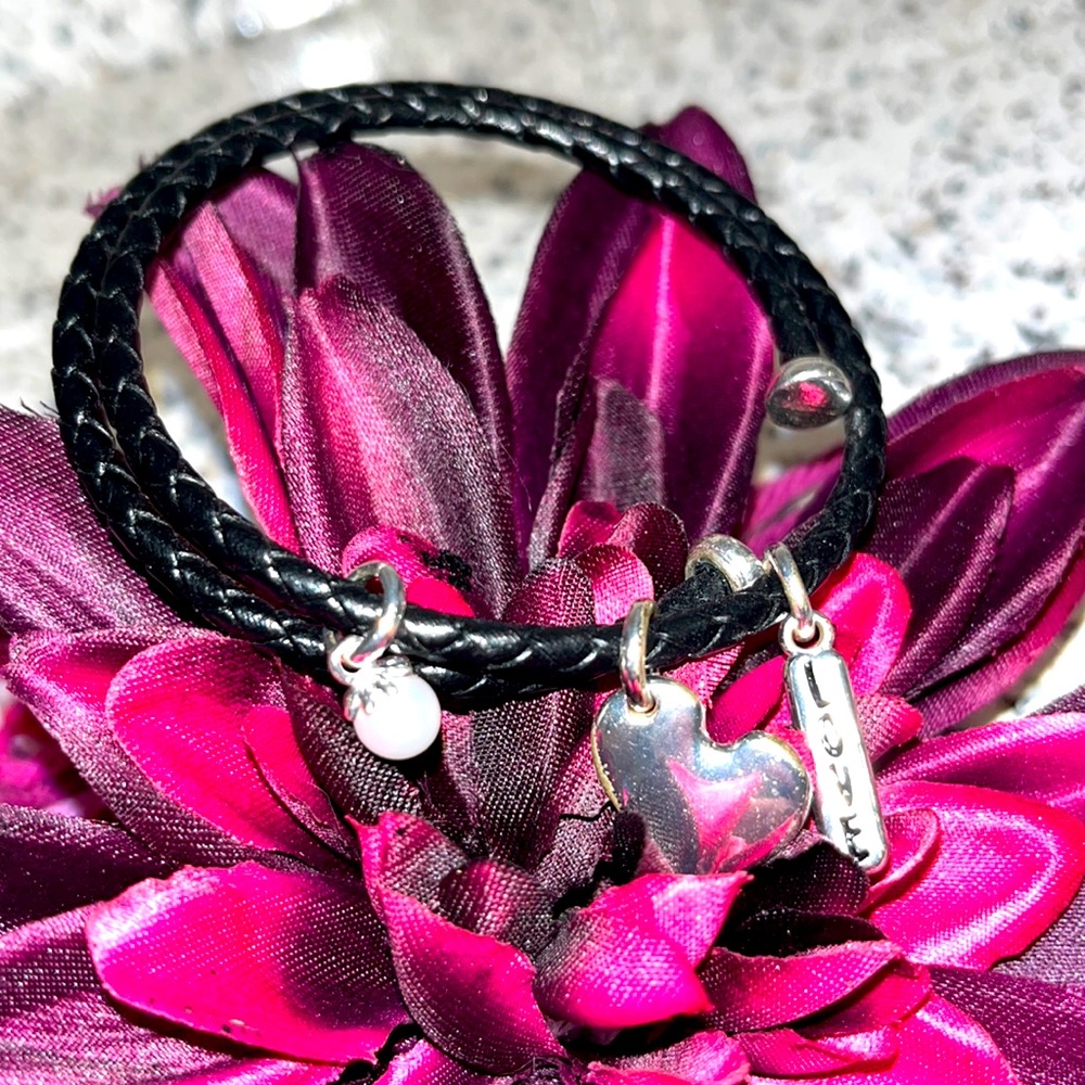 Vantel Pearls leather wrap bracelet-Love- Like new!